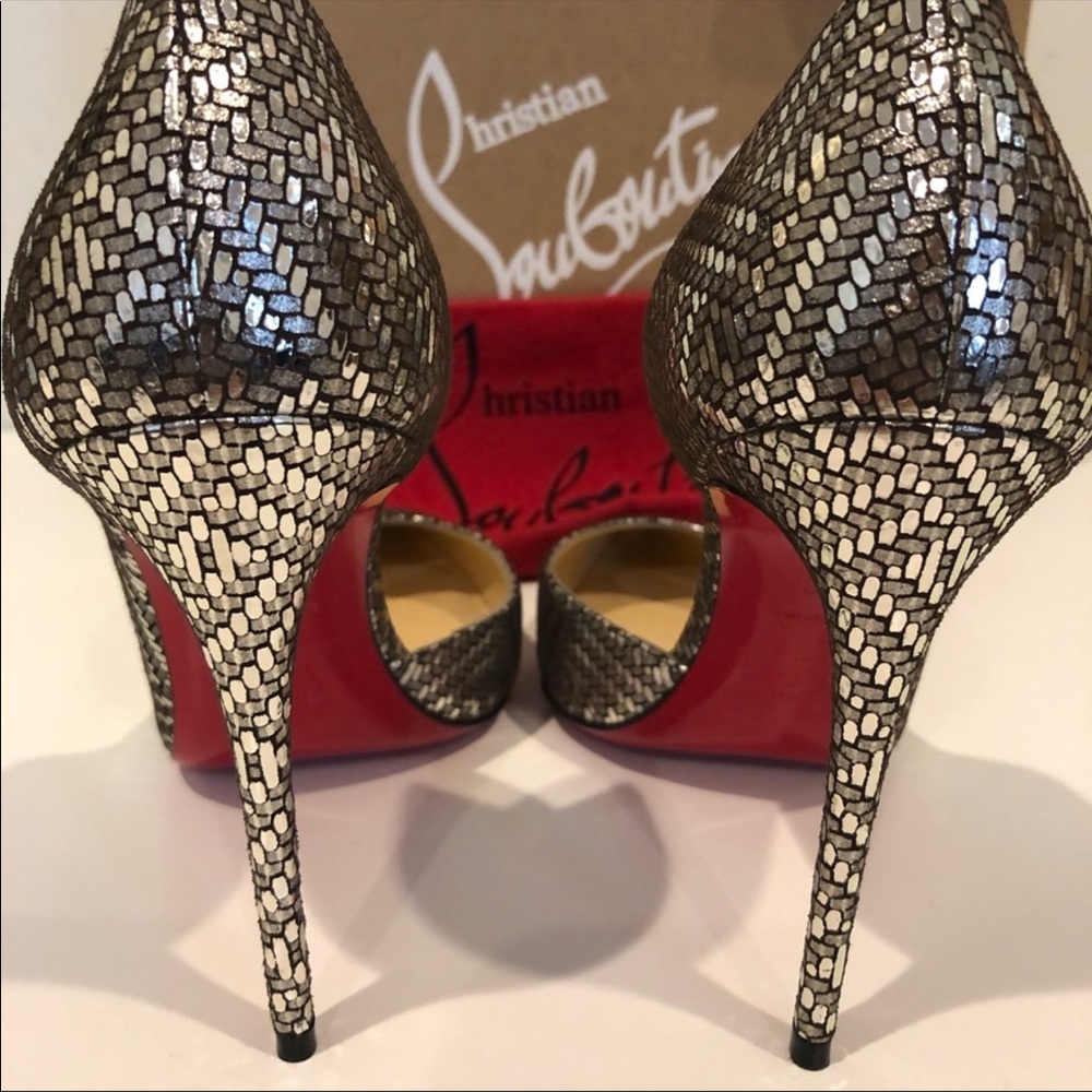Amazing pair of shoes .. beautiful